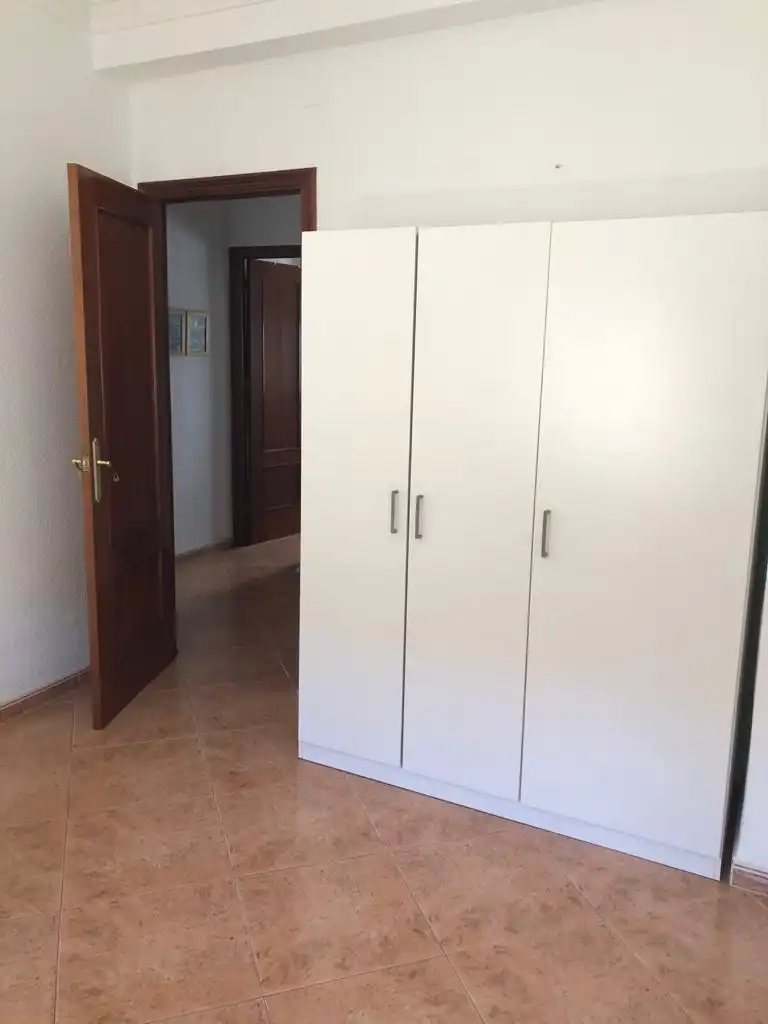 Dormitori de Pis en venda en Sevilla amb Aire condicionat i Balcó