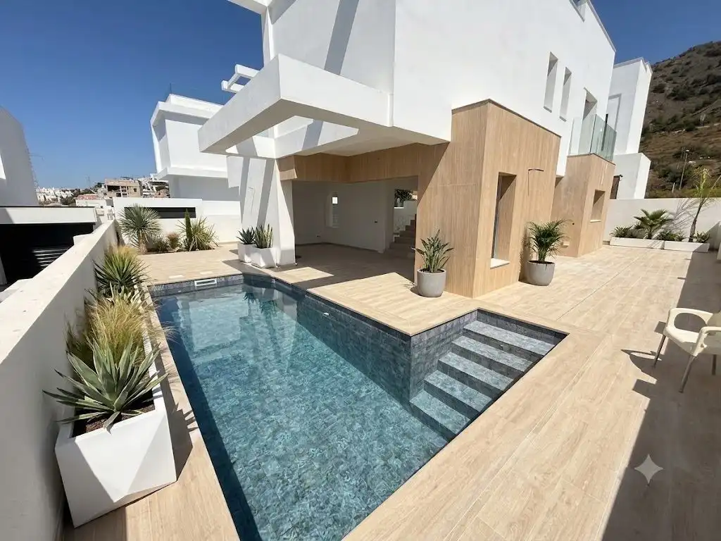 Piscina de Casa o chalet en venta en Nerja con Aire acondicionado, Jardín privado y Piscina