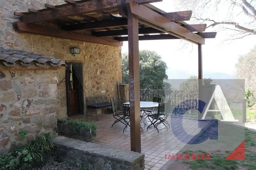 Casa rústica amb terrassa en venda a Sant Joan Les Fonts, imagen 9