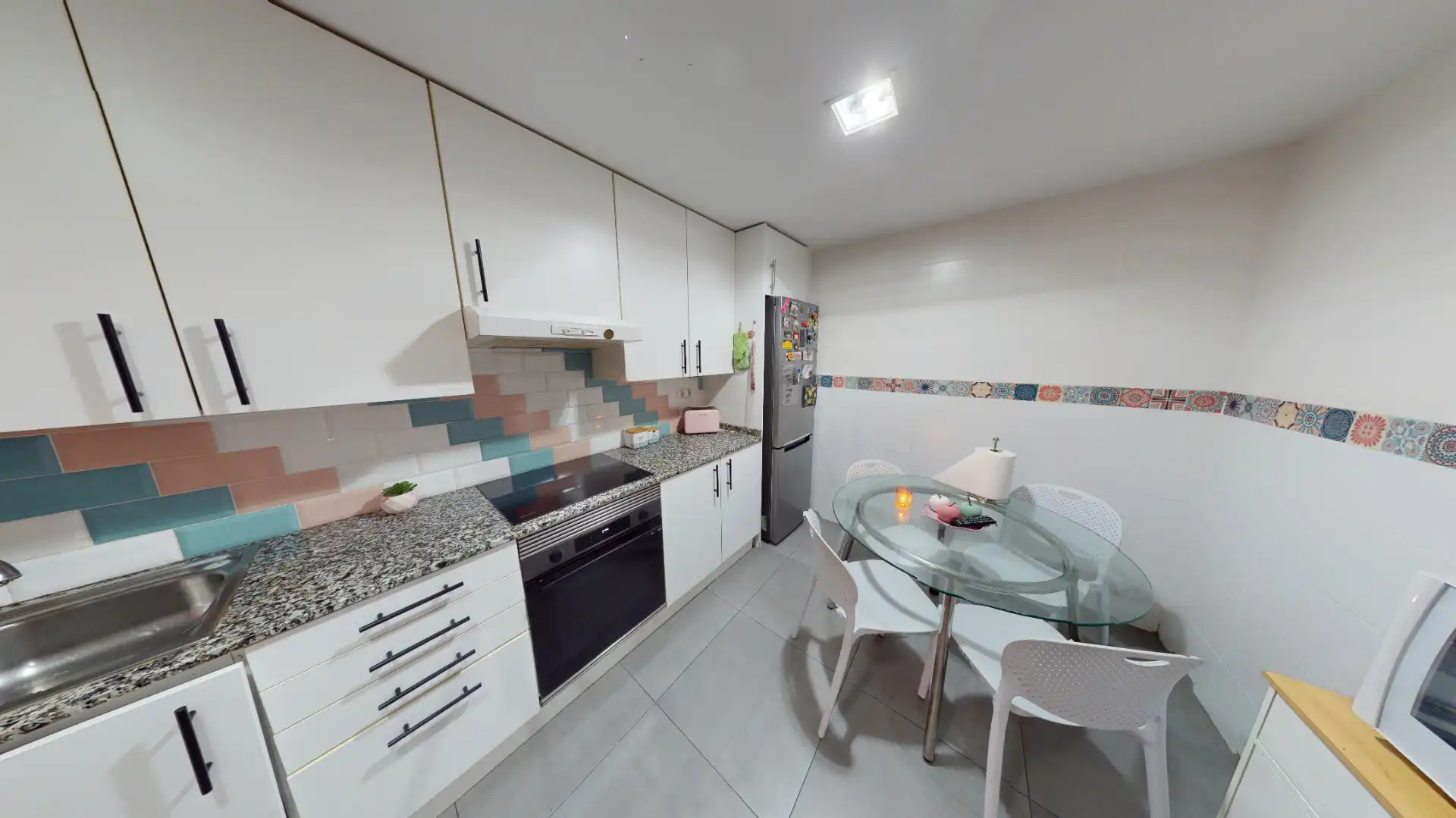 Flat for sale in Avenida 3 de Abril de 1979, Haygon - Universidad