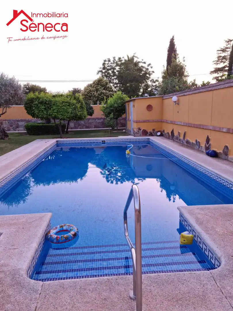 Schwimmbecken von Grundstücke zum Verkauf in Córdoba