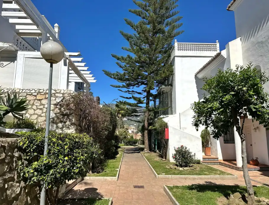 Vista exterior de Pis en venda en Mijas amb Aire condicionat, Terrassa i Moblat