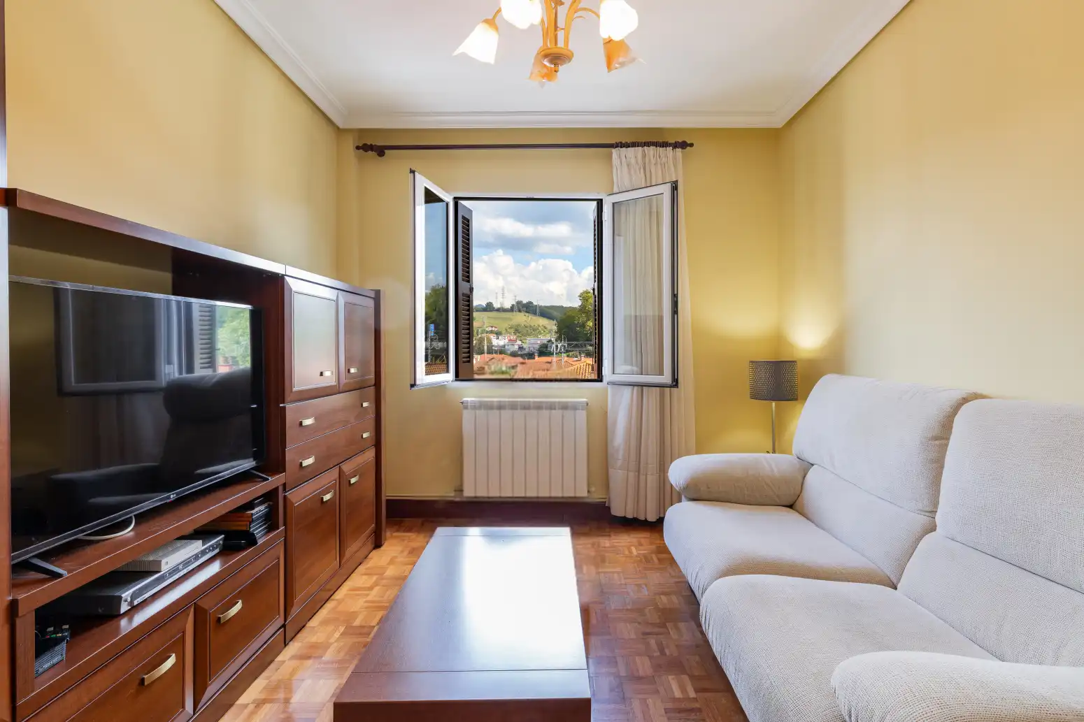 Wohnzimmer von Wohnung zum Verkauf in Hernani, Gipuzkoa