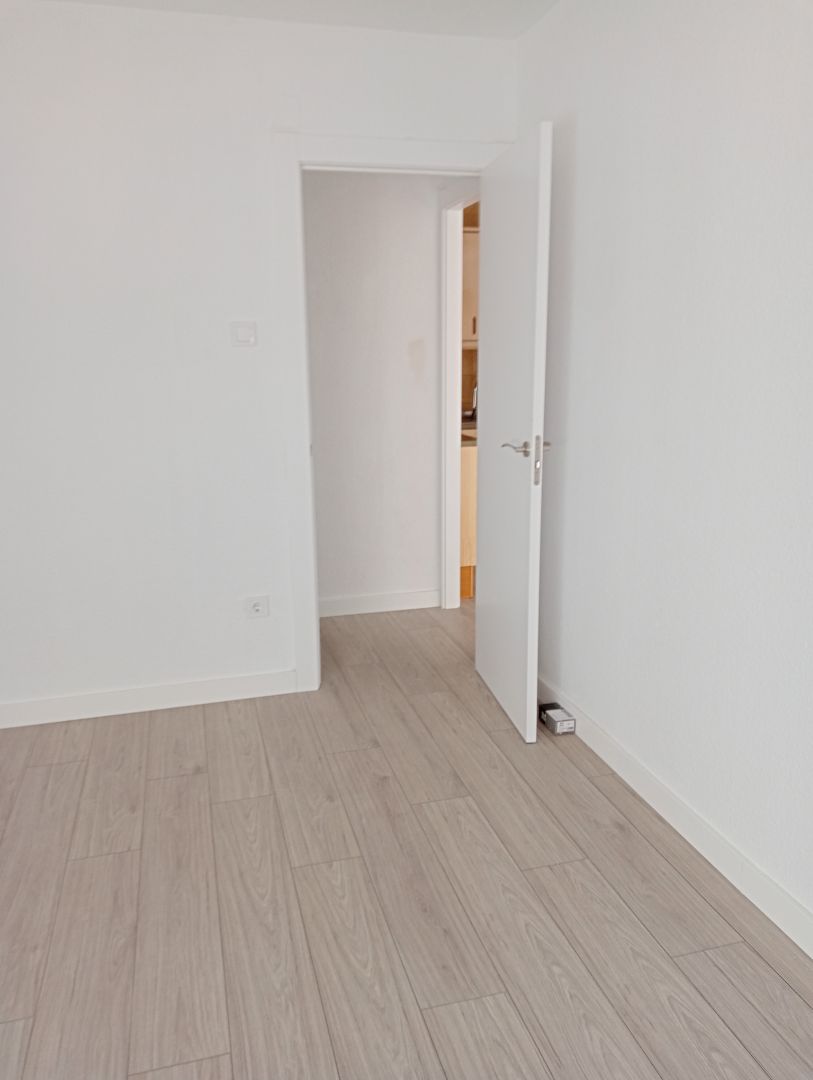 Habitación de Apartamento de alquiler en  Zaragoza Capital con Calefacción, Horno y Lavadora