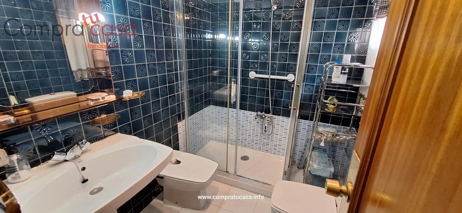 Bathroom of Attic for sale in Segovia  with Heating, Parquet flooring and Terrace