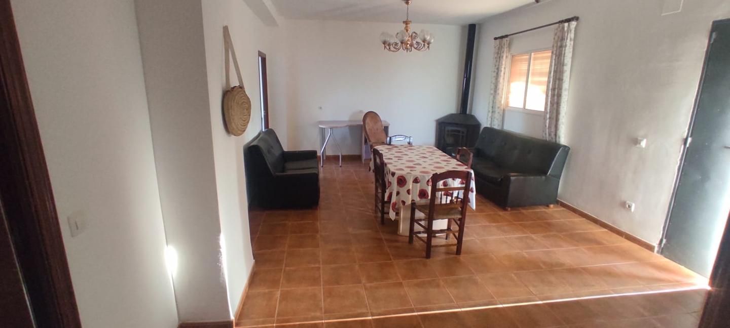 Menjador de Casa o xalet en venda en Dos Hermanas amb Jardí privat