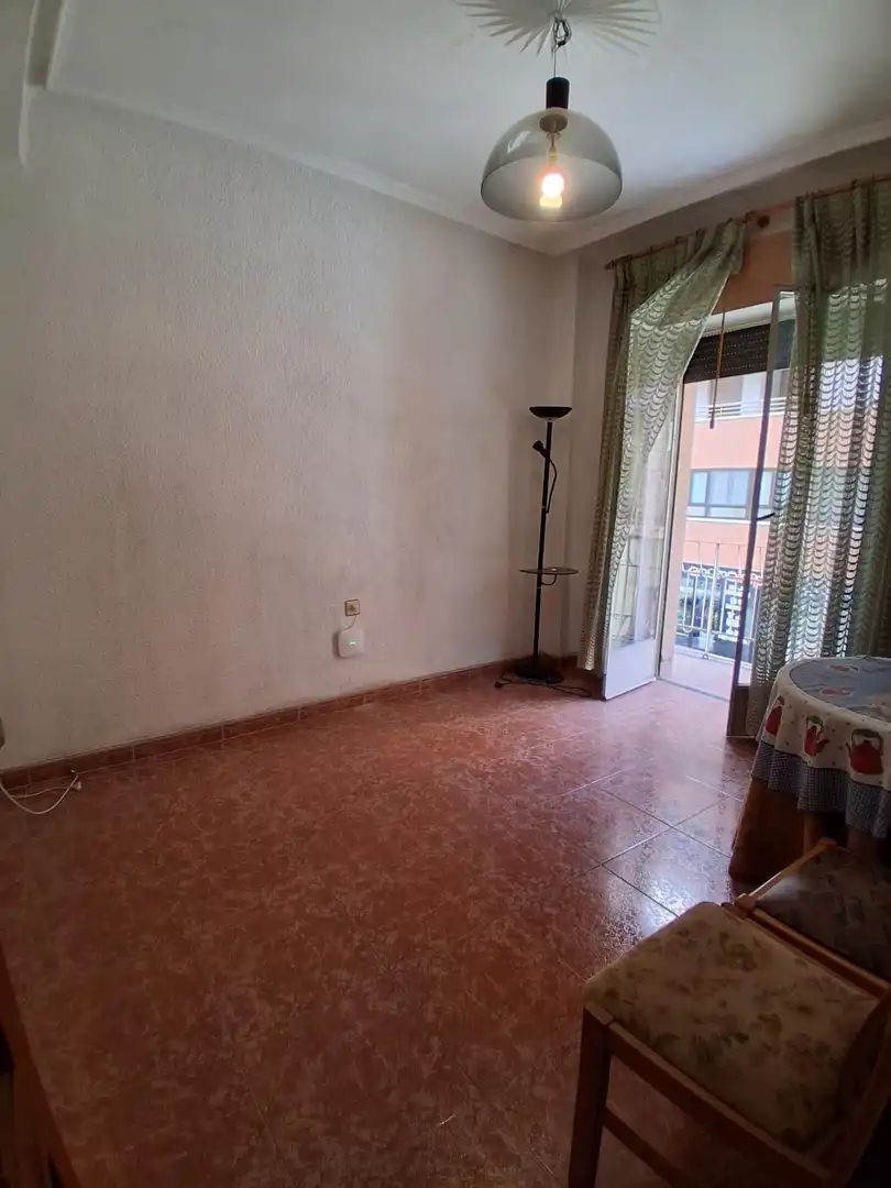 Piso en venta en Calle JUAN SEBASTIAN ELCANO, Feria