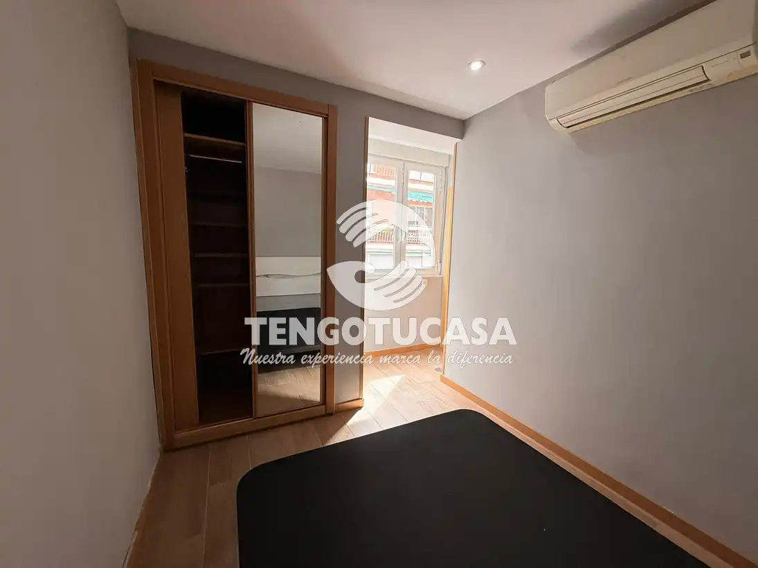 Bedroom of Flat for sale in Madrid  with Air Conditioner, Heating and Furnished
