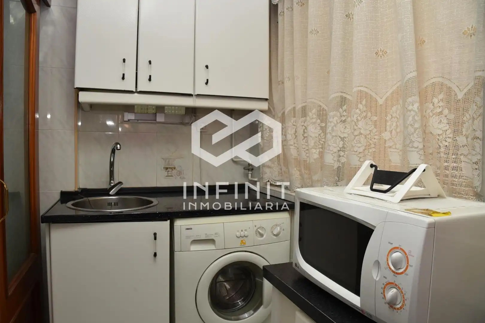 Flat with lift for sale in Reyes Católicos, imagen 18