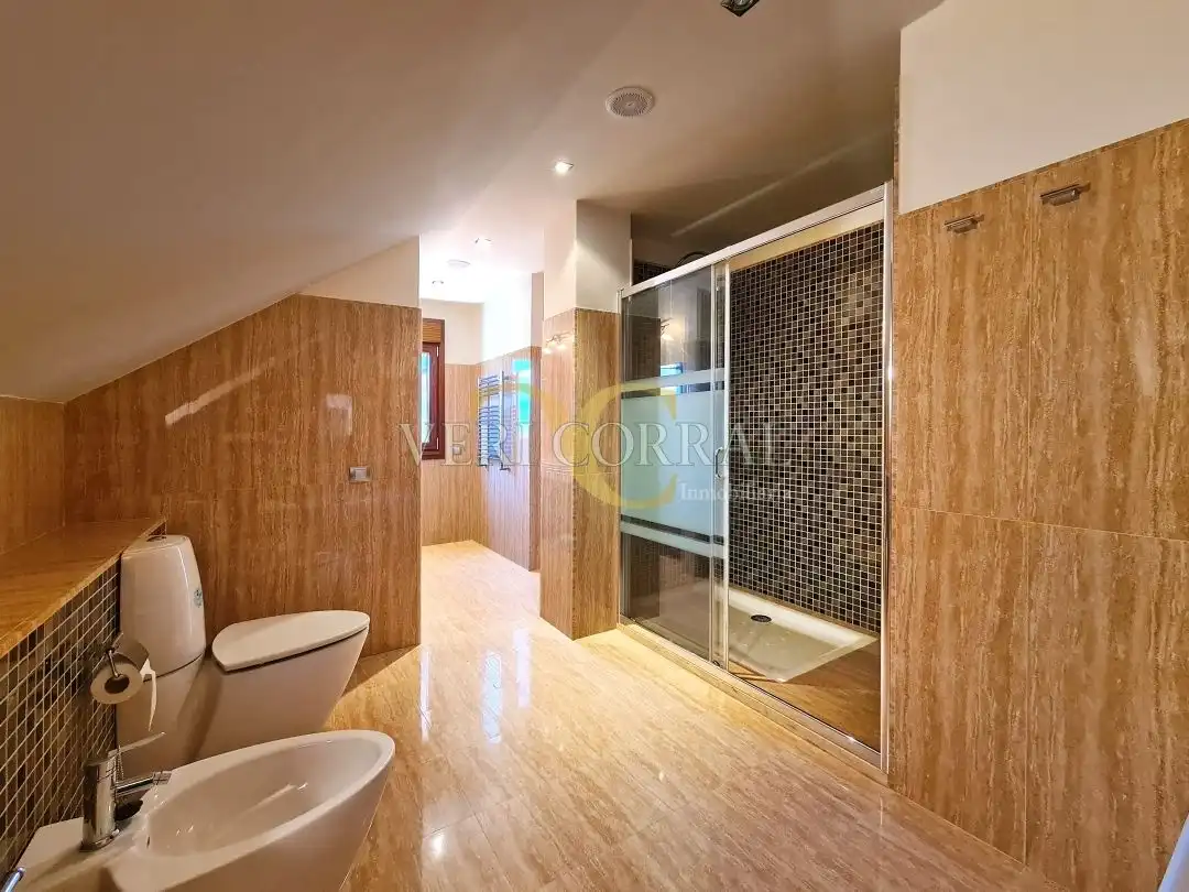 Baño de Casa o chalet en venta en Oviedo  con Calefacción, Jardín privado y Terraza