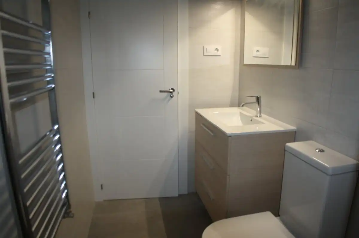 Badezimmer von Wohnung zur Miete in Plasencia mit Heizung, Möbliert und Balkon