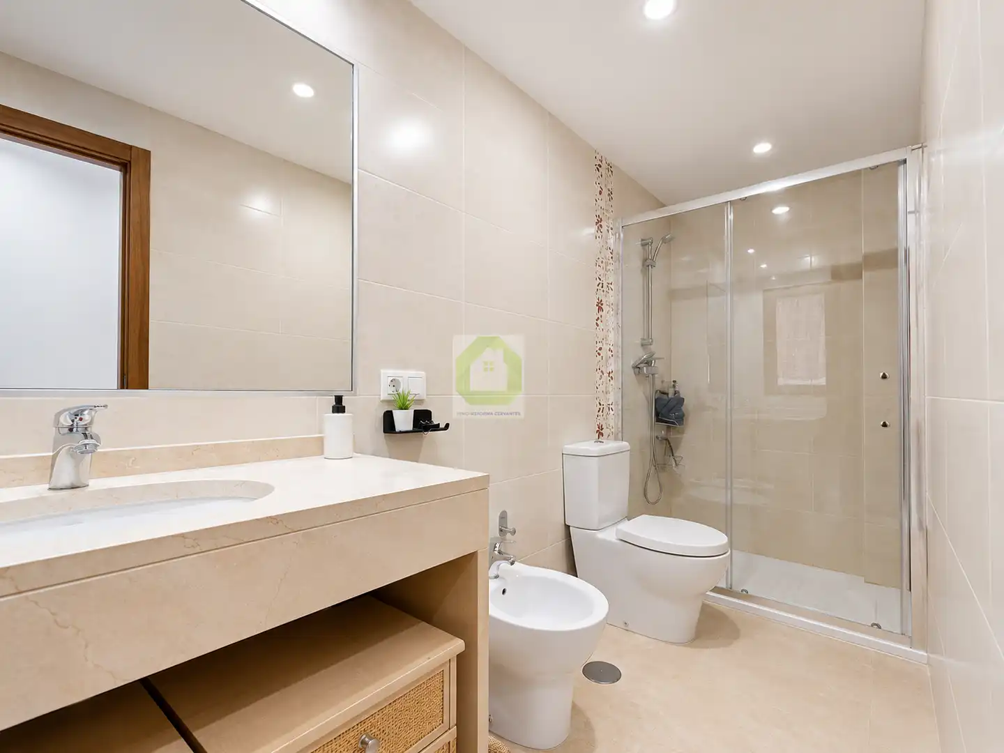 Bathroom of Flat for rent in Monachil  with Air Conditioner and Terrace
