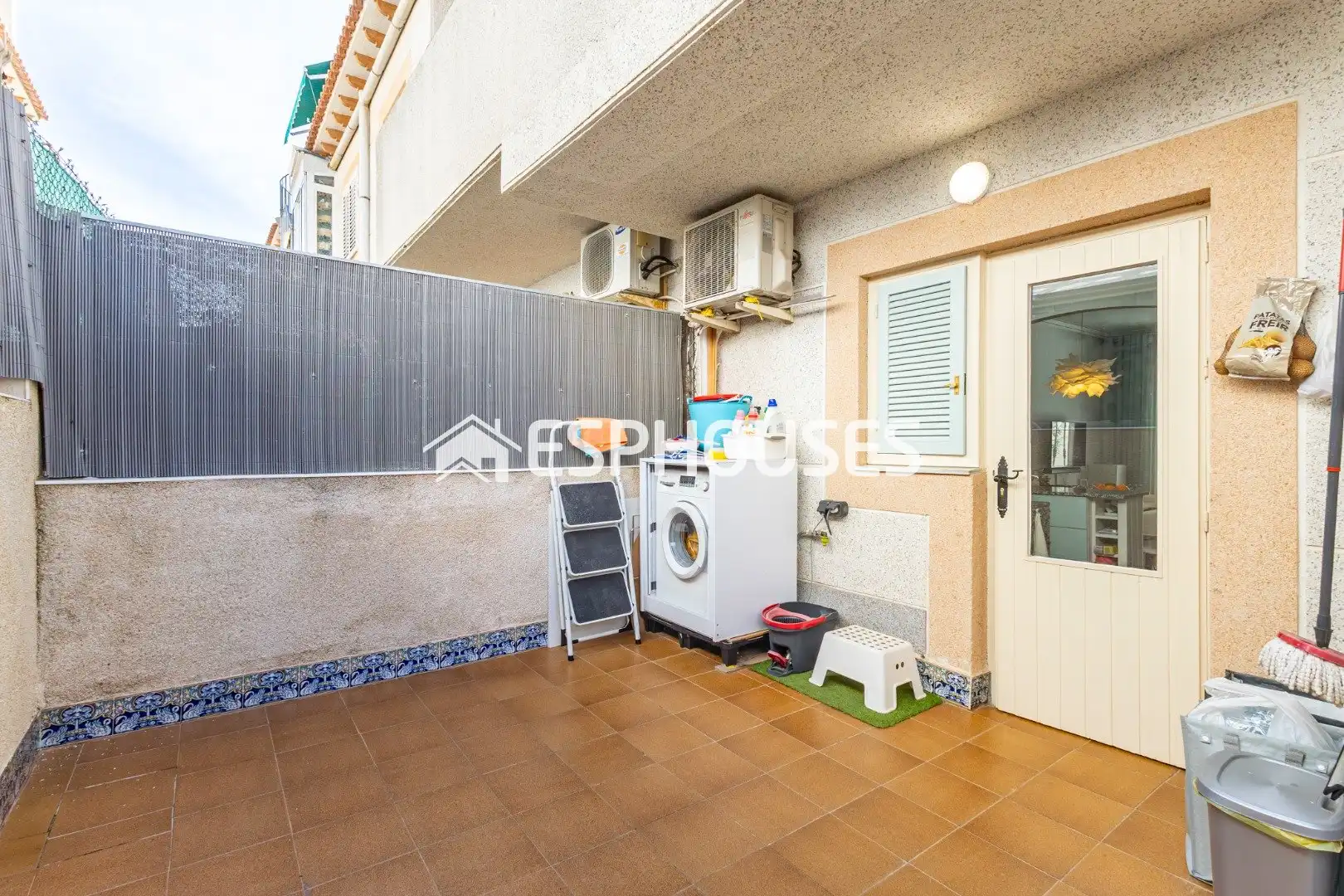 Terrasse von Erdgeschoss zum Verkauf in Guardamar del Segura mit Klimaanlage, Terrasse und Balkon