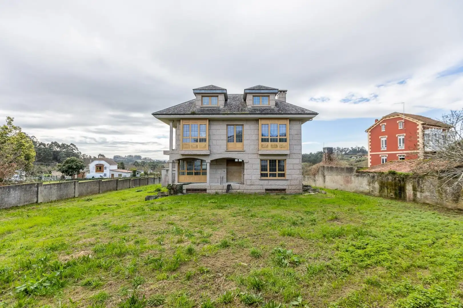 Chalet con jardín en venta en Bergondo, imagen 2