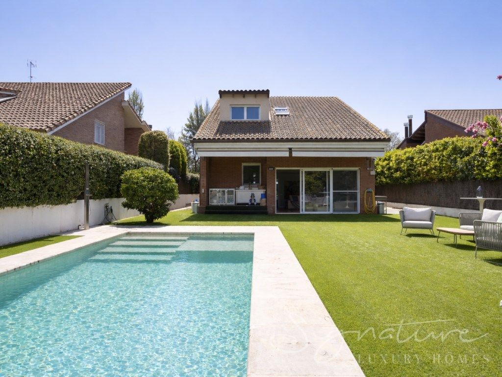 Garden of House or chalet for rent in Sant Cugat del Vallès  with Air Conditioner, Swimming Pool and Furnished