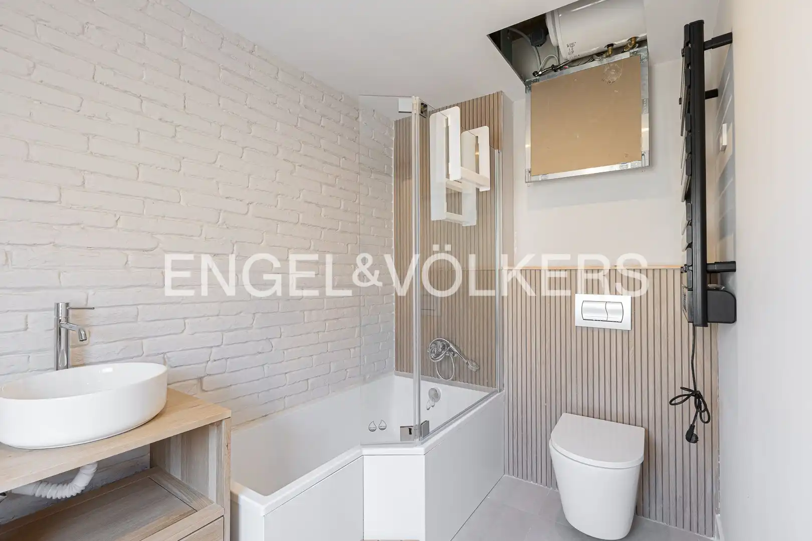 Bathroom of Houses for sale in Barcelona  with Air Conditioner, Heating and Private garden