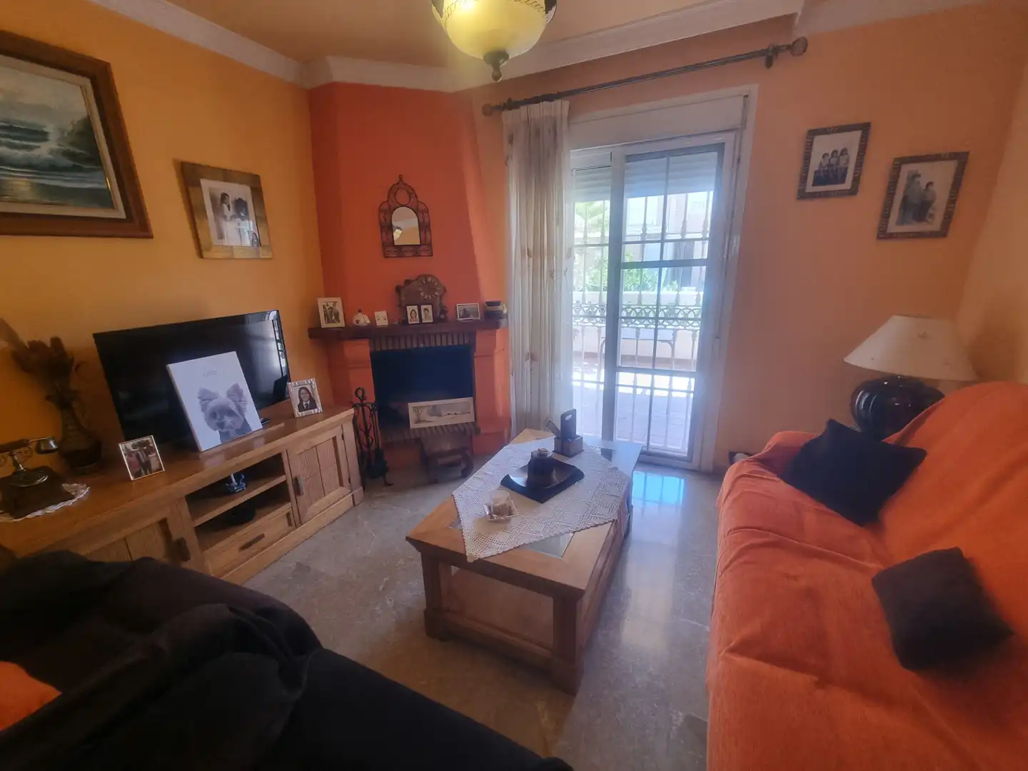 Sala d'estar de Casa o xalet en venda en Almería amb Aire condicionat, Calefacció i Jardí privat
