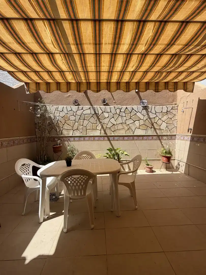 Terrassa de Casa adosada en venda en Algeciras amb Aire condicionat i Balcó