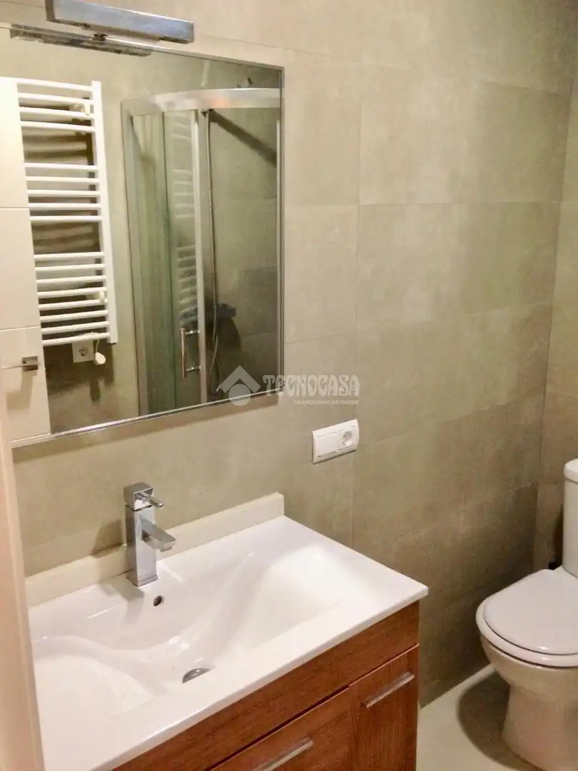 Baño de Piso de alquiler en Utrera con Aire acondicionado y Calefacción