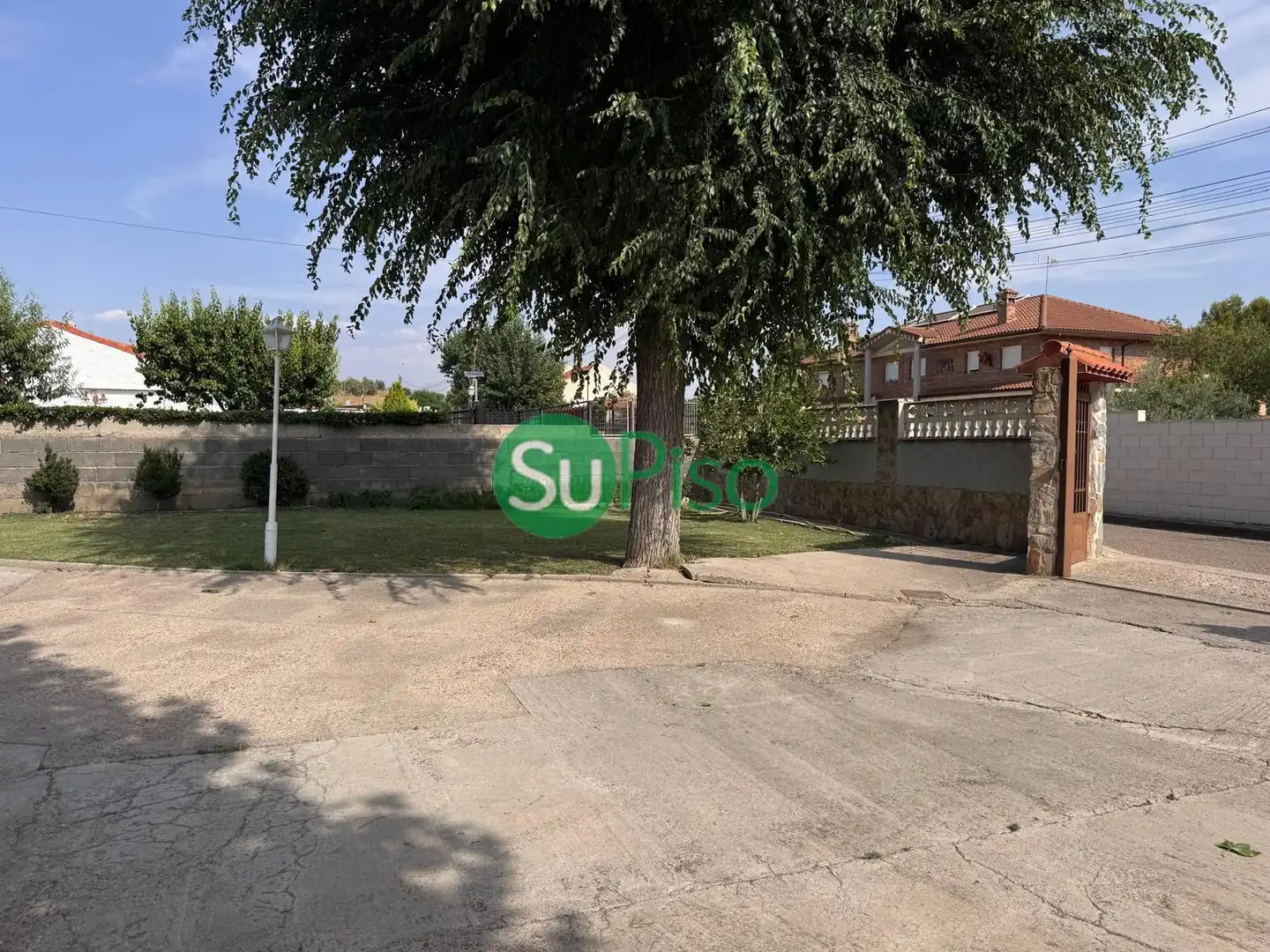 Detached house with pool for sale in Calle Del Clavel 2