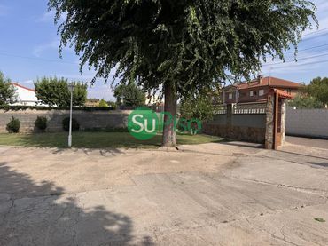 Villa con piscina in vendita a Calle Del Clavel 2