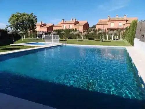 Piscina de Pis en venda en Sanlúcar la Mayor amb Aire condicionat, Piscina i Moblat
