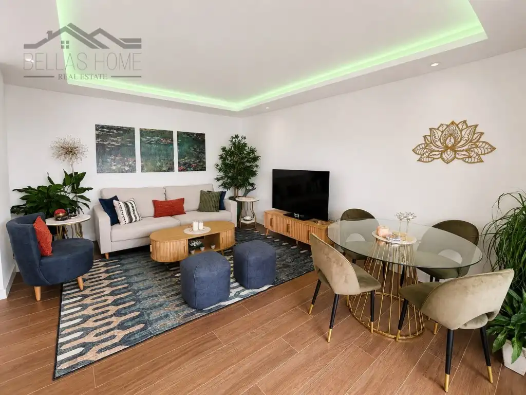 Sala d'estar de Pis de lloguer en Estepona amb Aire condicionat, Terrassa i Moblat