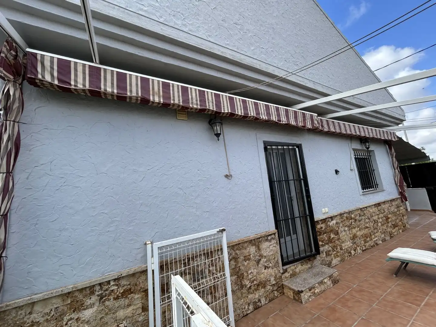 Vista exterior de Casa o xalet en venda en Cartagena amb Aire condicionat, Jardí privat i Terrassa