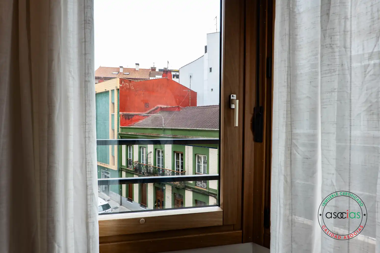 Dormitori de Pis en venda en Gijón  amb Calefacció, Parquet i Traster