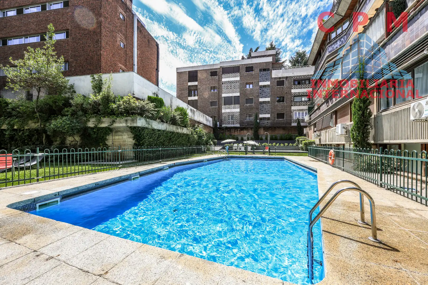 Schwimmbecken von Maisonette zur Miete in Madrid mit Klimaanlage, Heizung und Parkett