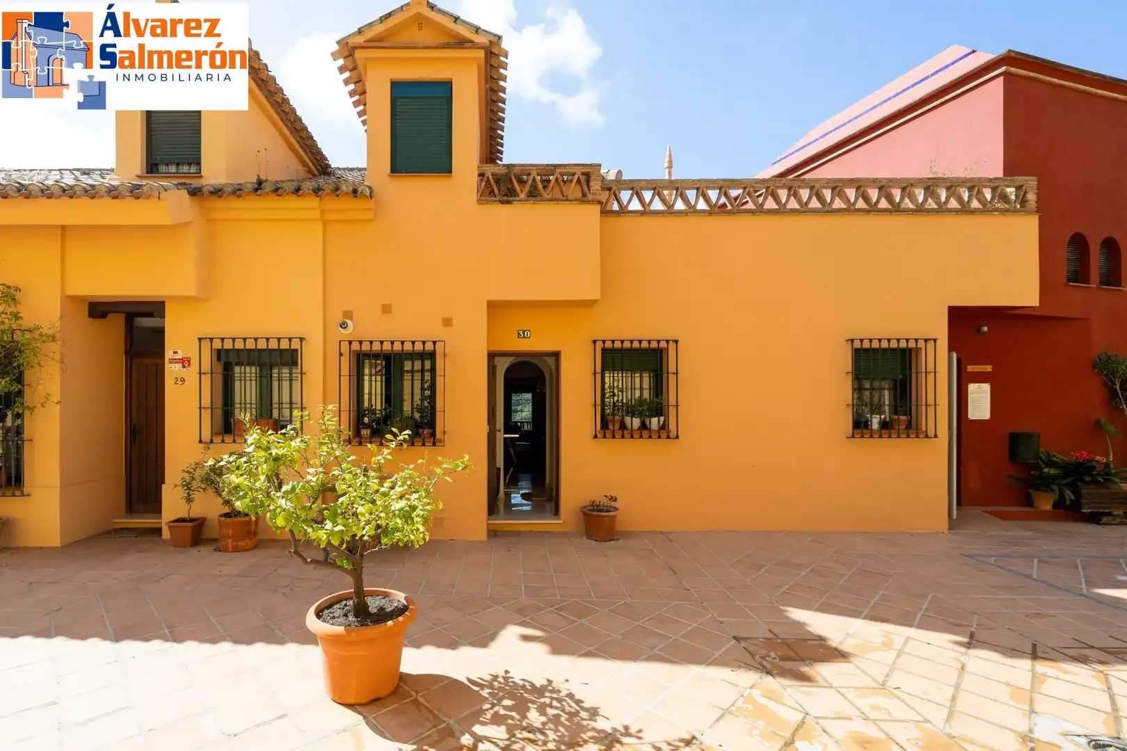 Jardín de Casa adosada en venta en Granada con Aire acondicionado, Calefacción y Jardín privado