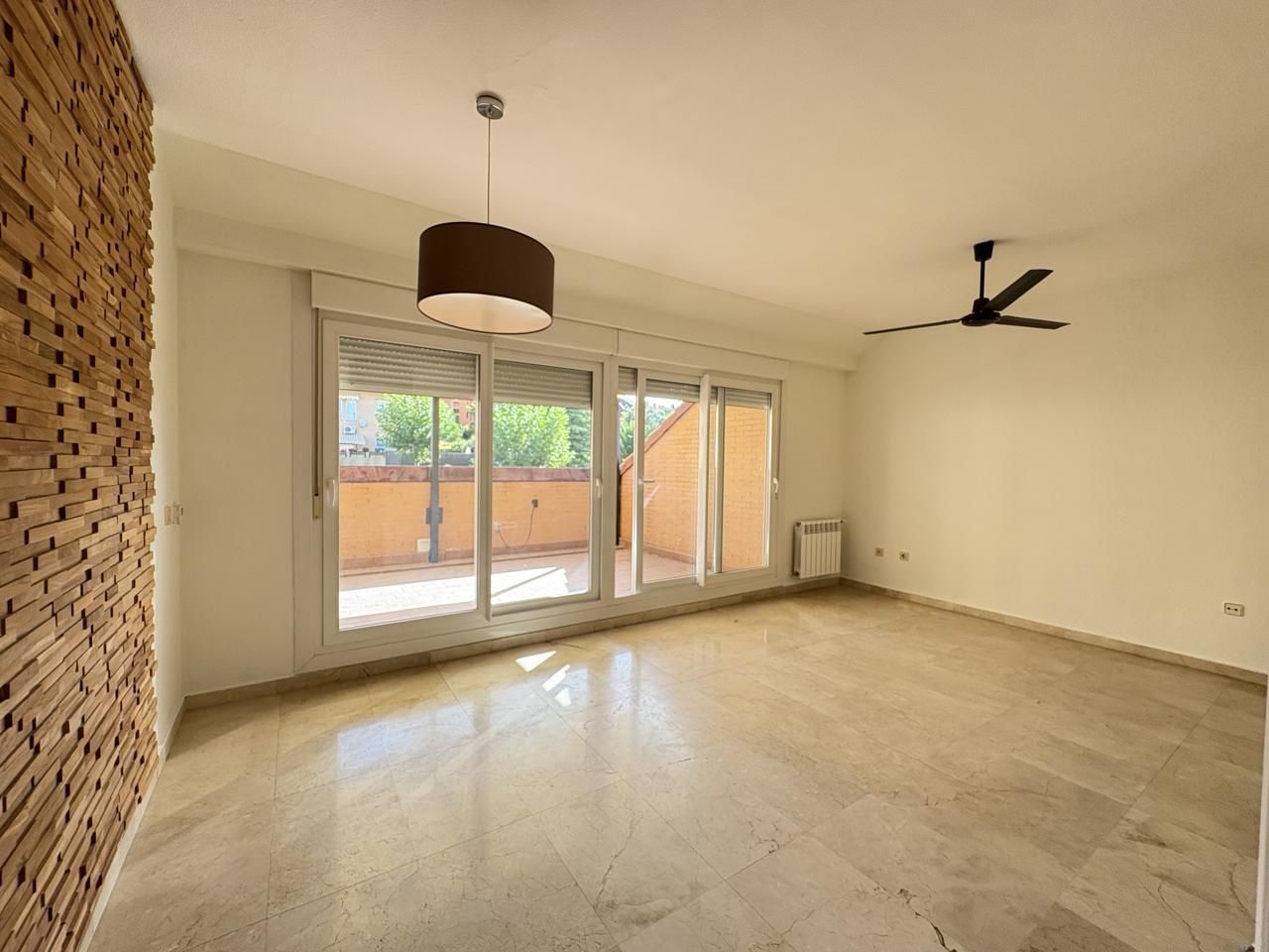 Sala d'estar de Àtic de lloguer en Villaviciosa de Odón amb Calefacció, Terrassa i Es permeten mascotes