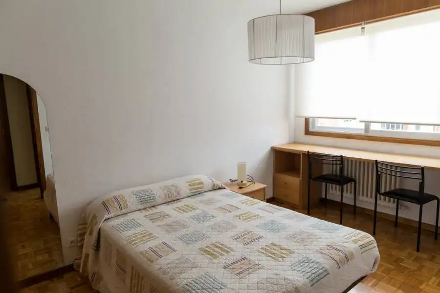 Habitación de Piso en venta en  Pamplona / Iruña con Calefacción, Parquet y Amueblado