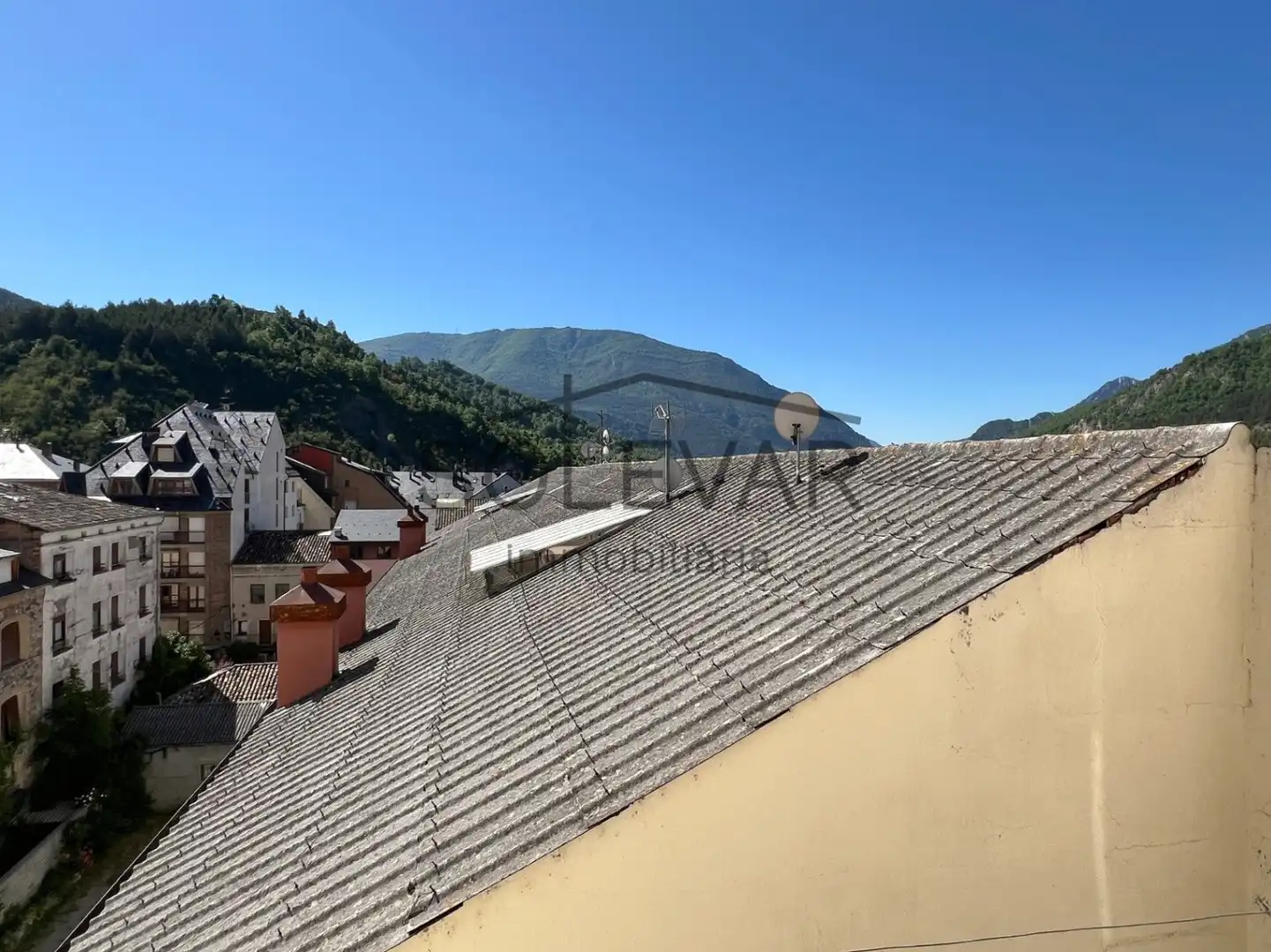 Außenansicht von Wohnung zum Verkauf in El Pont de Suert