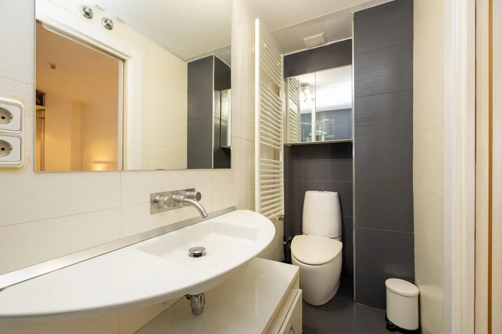 Bany de Apartament en venda en Granada amb Aire condicionat, Calefacció i Jardí privat