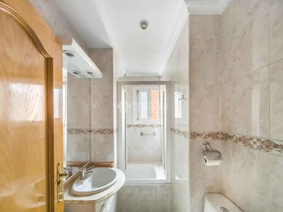 Baño de Piso en venta en Madrid con Aire acondicionado, Calefacción y Balcón