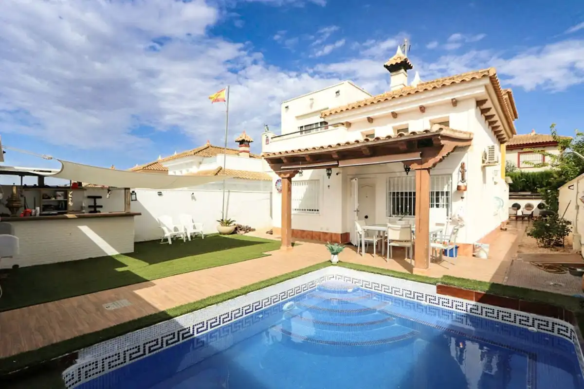 Vista exterior de Casa o xalet en venda en Murcia amb Aire condicionat, Jardí privat i Terrassa