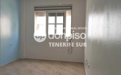 Dormitori de Apartament en venda en Arona amb Balcó