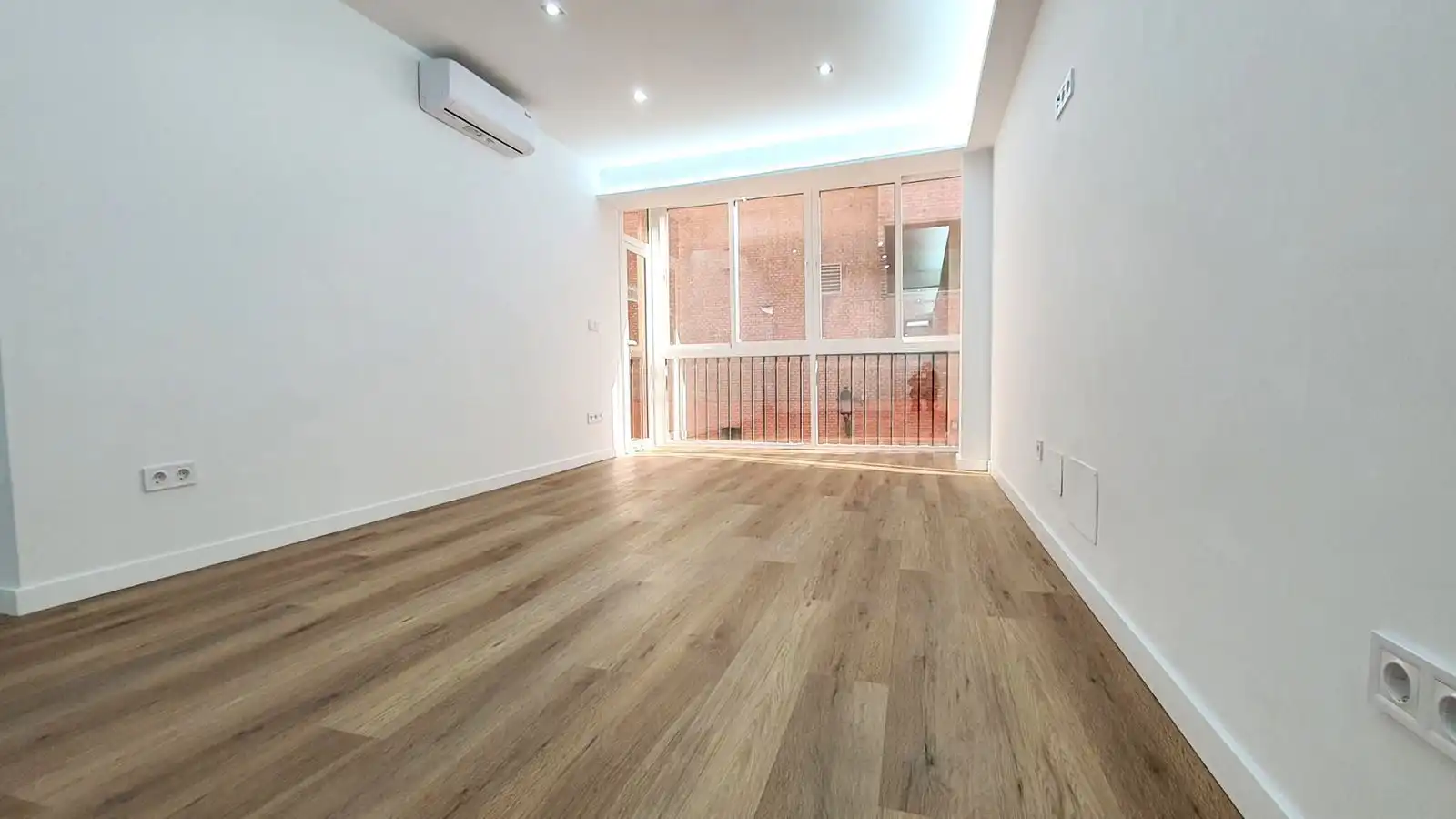Sala de estar de Piso en venta en Fuengirola con Aire acondicionado, Parquet y Terraza