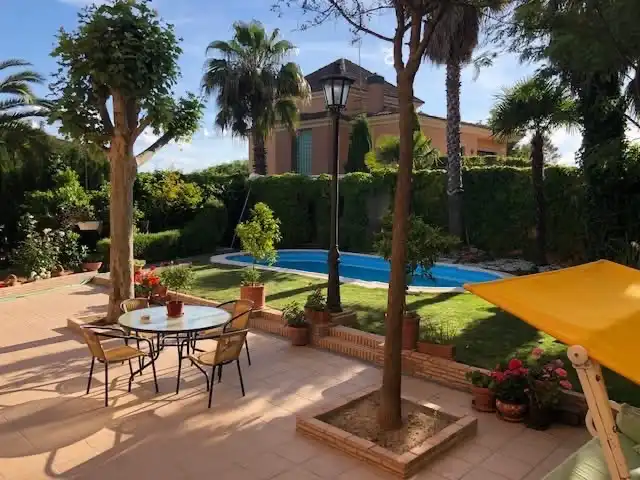 Xalet amb piscina en venda a Calle de la Via 34