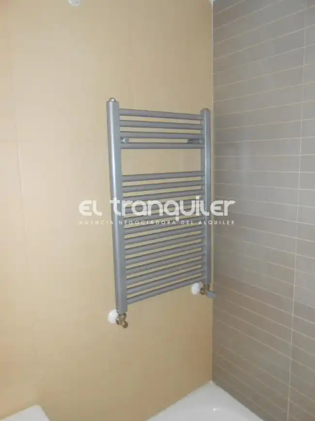 Bathroom of Flat for rent in Leganés  with Terrace, Storage room and Swimming Pool