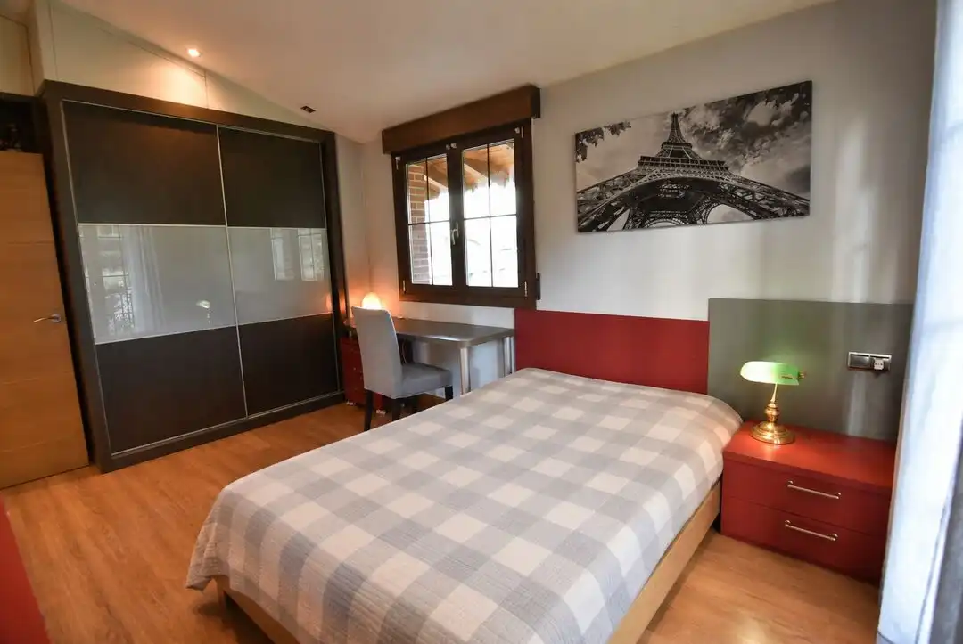 Dormitori de Casa o xalet en venda en Ermua amb Calefacció, Jardí privat i Terrassa