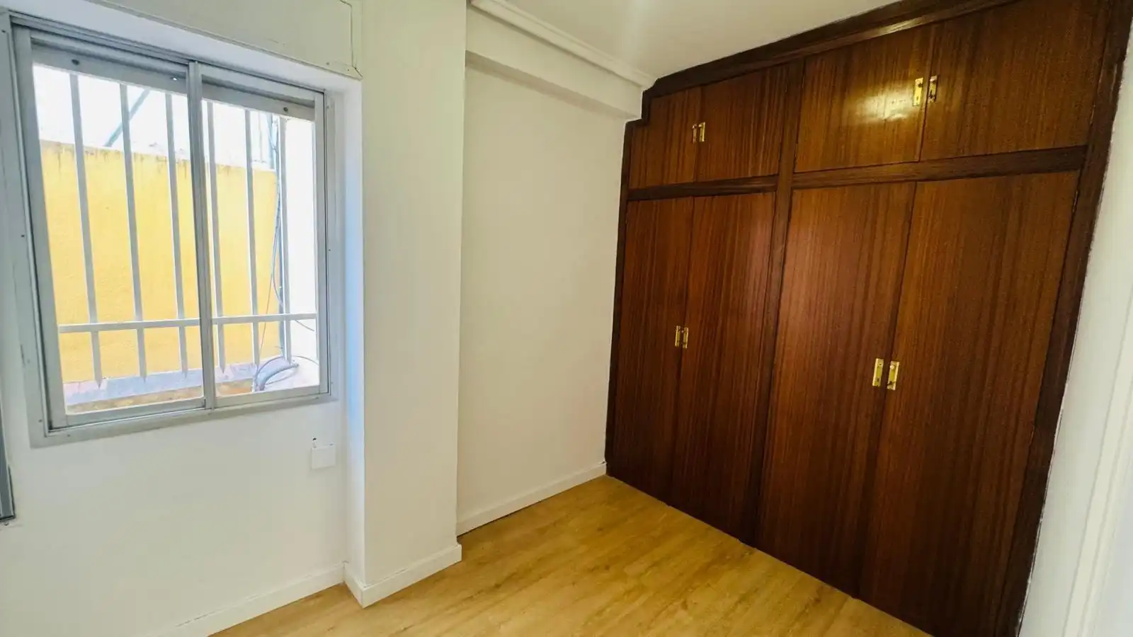 Bedroom of Flat for rent in Valencia  with Air Conditioner, Parquet flooring and Terrace