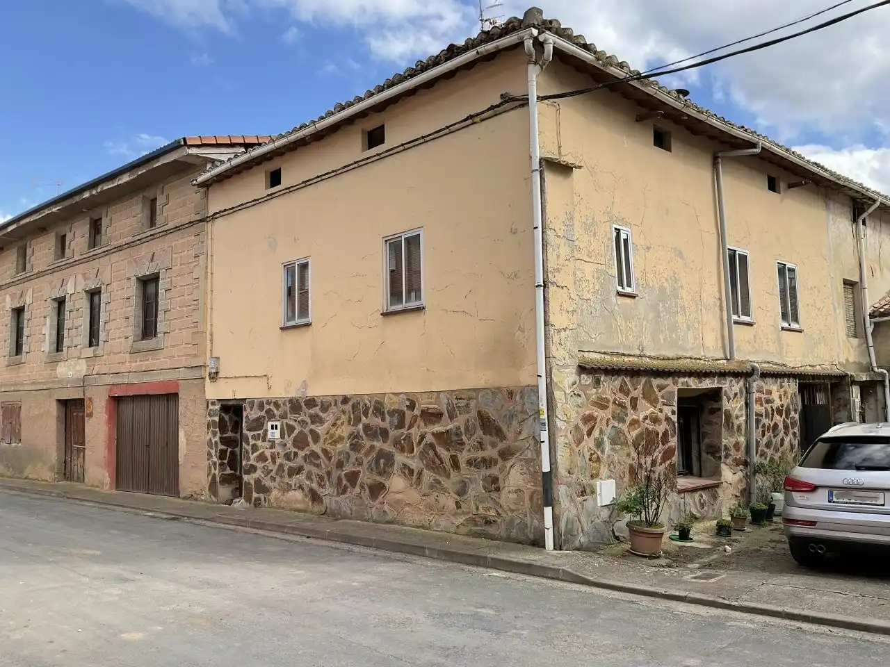 Exterior view of Houses for sale in Fresno de Río Tirón  with Heating and Furnished