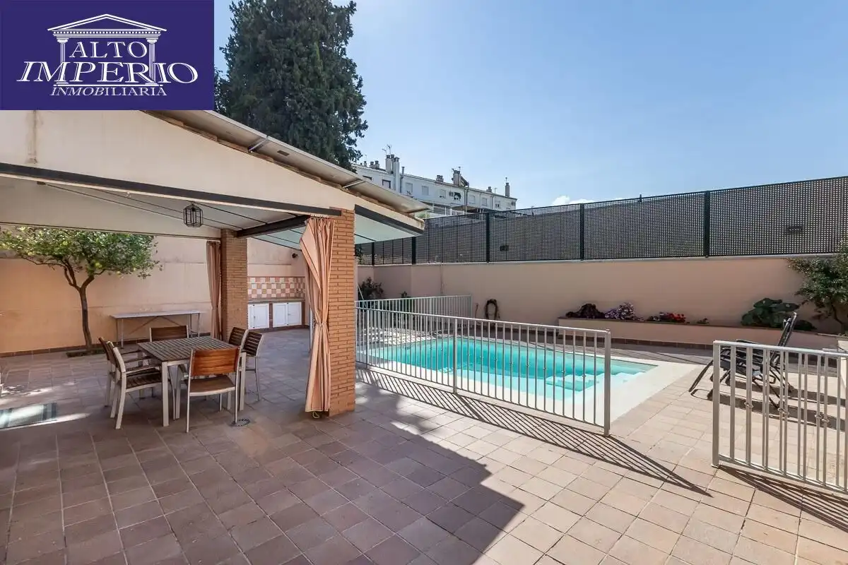 House with terrace for sale in Calle LIMA