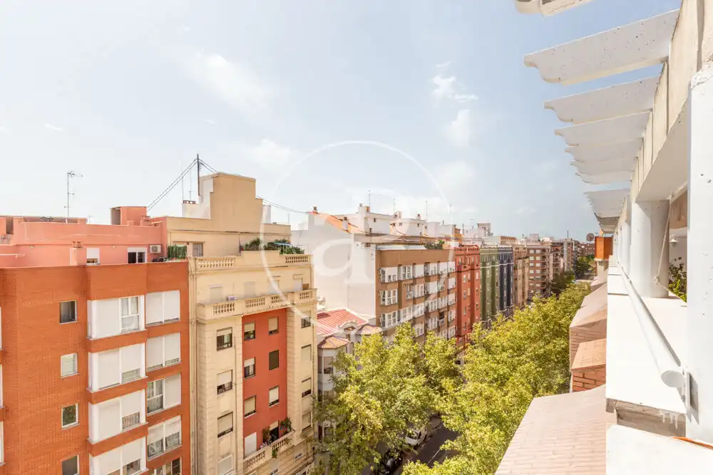 Vista exterior de Àtic en venda en Valencia amb Aire condicionat, Terrassa i Traster