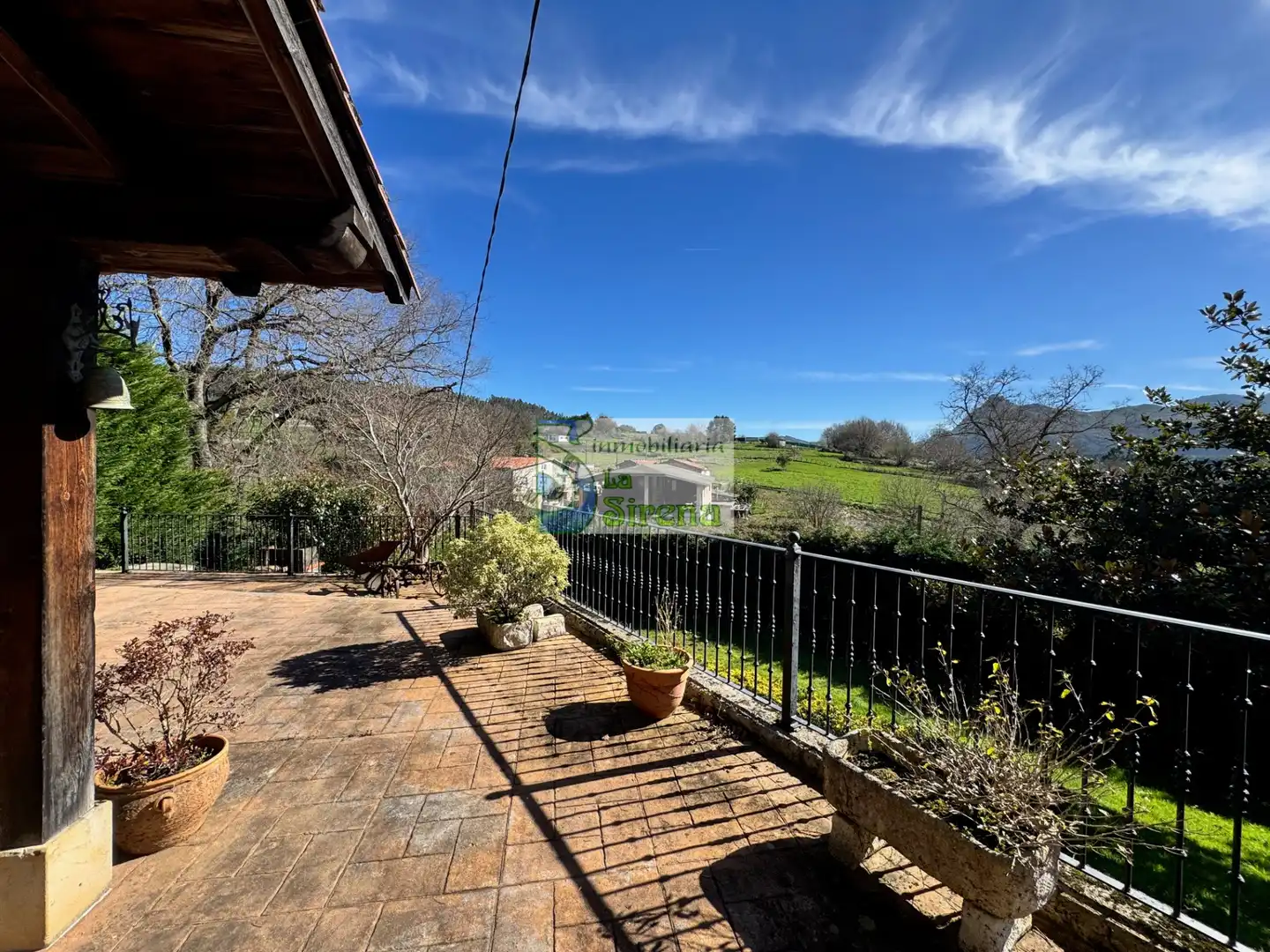 Vista exterior de Casa o chalet en venta en Castro-Urdiales con Calefacción, Jardín privado y Terraza
