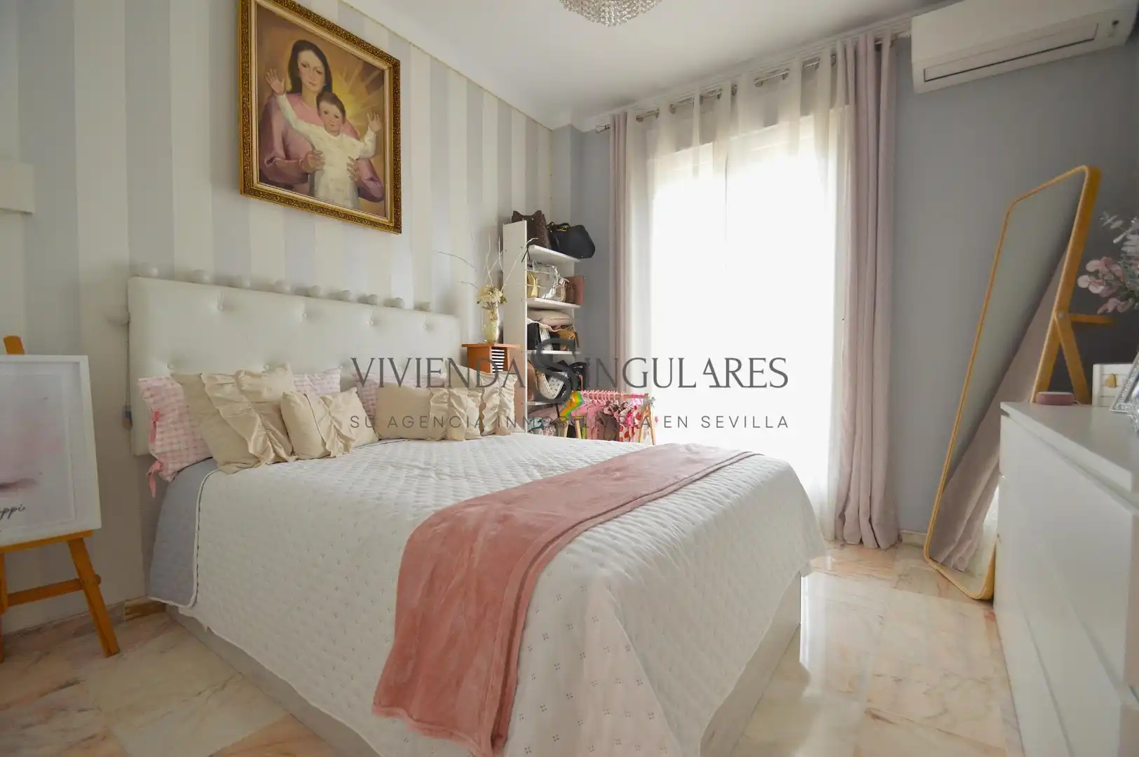 Habitación de Casa adosada en venta en Sevilla con Aire acondicionado, Terraza y Trastero