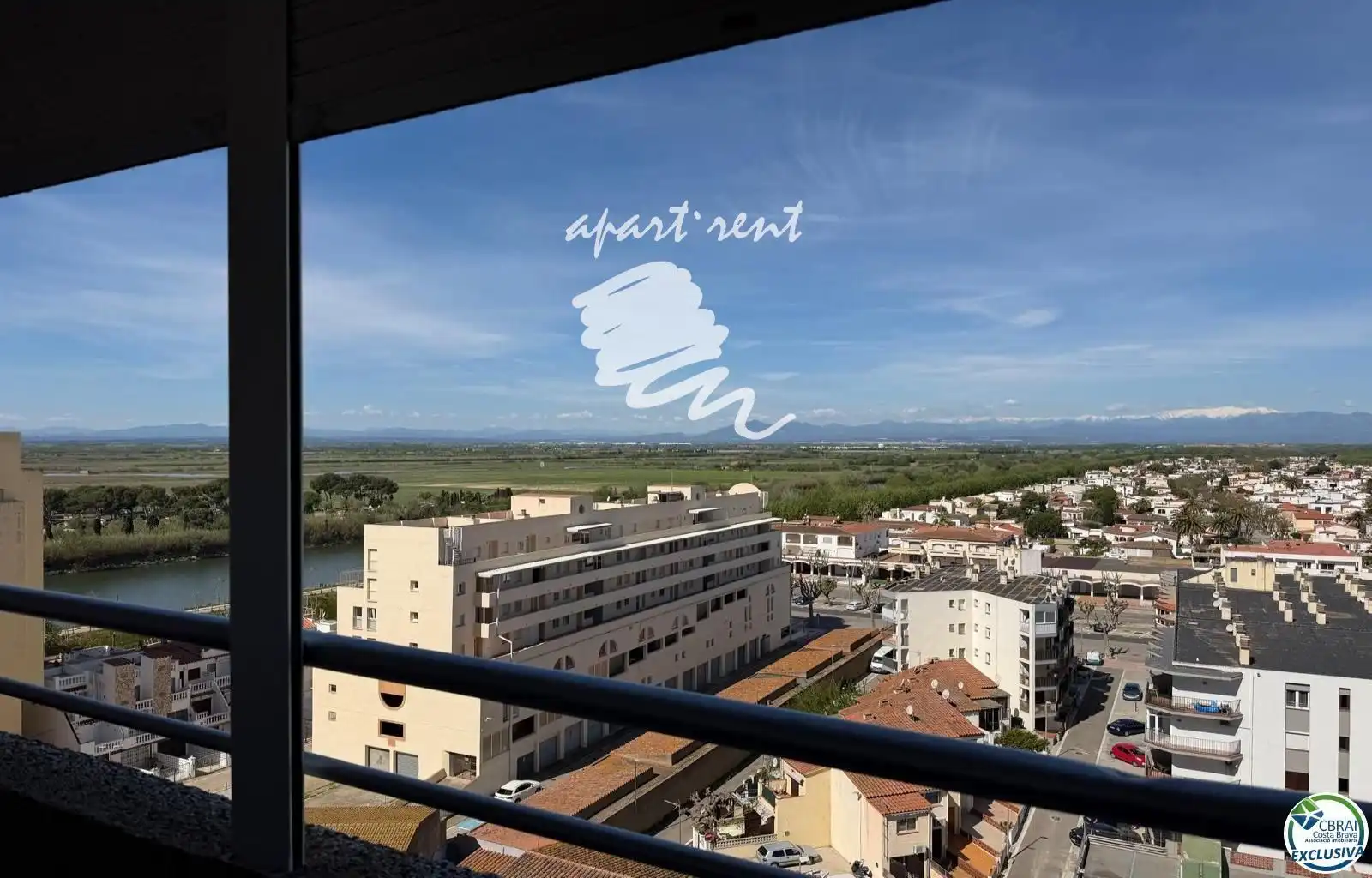 Vista exterior de Piso en venta en Empuriabrava con Calefacción, Terraza y Amueblado
