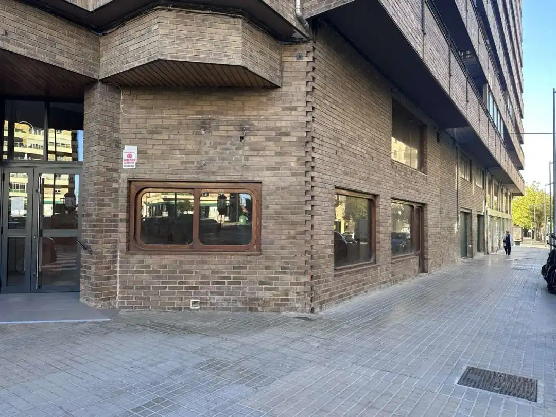 Vista exterior de Local de lloguer en Huesca